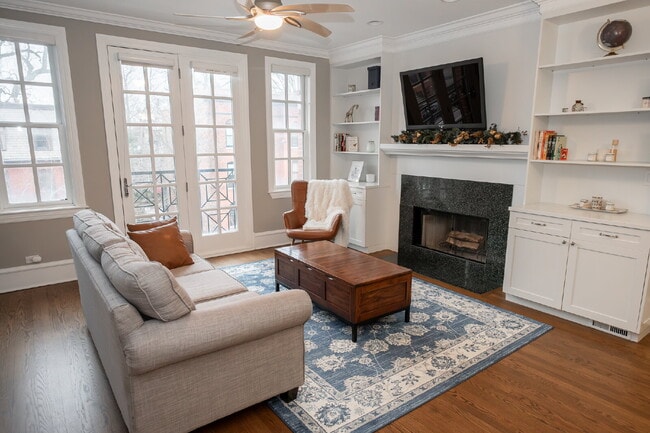 Photo - 3-Bed Urban Retreat with Fireplace & Granite Touches in Lincoln Park Unit #3W