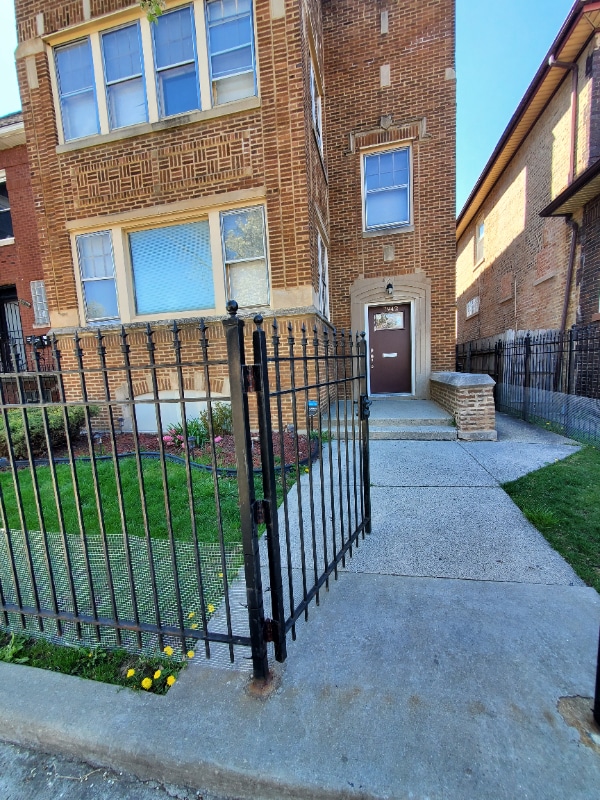 Photo - 7942 S Loomis Blvd