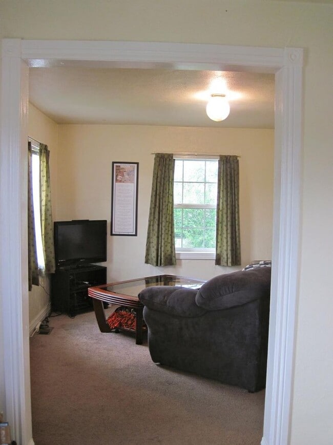 Photo - This perfect 2-bedroom, 1-bathroom Apartment with Great Location!
