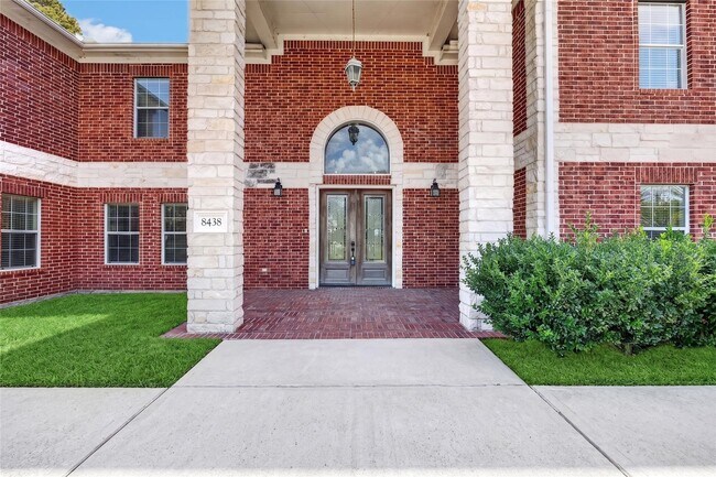 8438 Darlington Dr