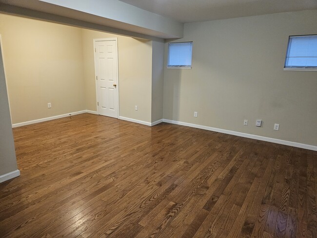 Building Photo - 118 Ballard St Unit #1