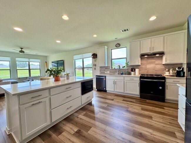 Photo - 148 Nelson Pl