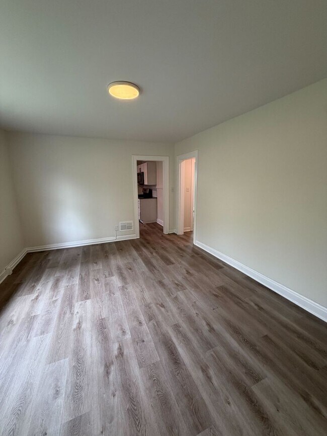 Photo - 1272 Kent St Unit 2