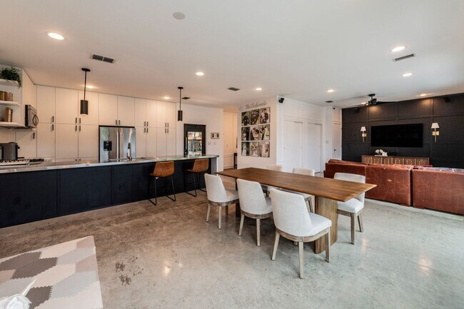 Photo - 371 Everest Ave Casa