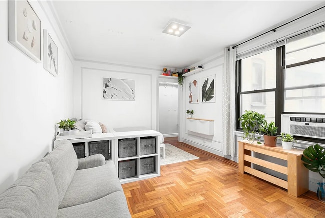 Photo - 176 E 95th St