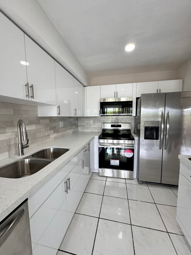 Newly updated Kitchen - 5900 SW 127th Ave Condo Unit 3410