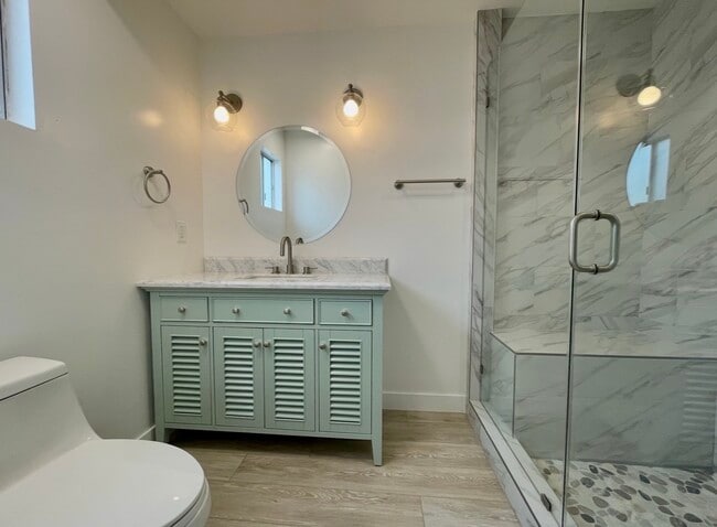 Photo - 3445 Valley St