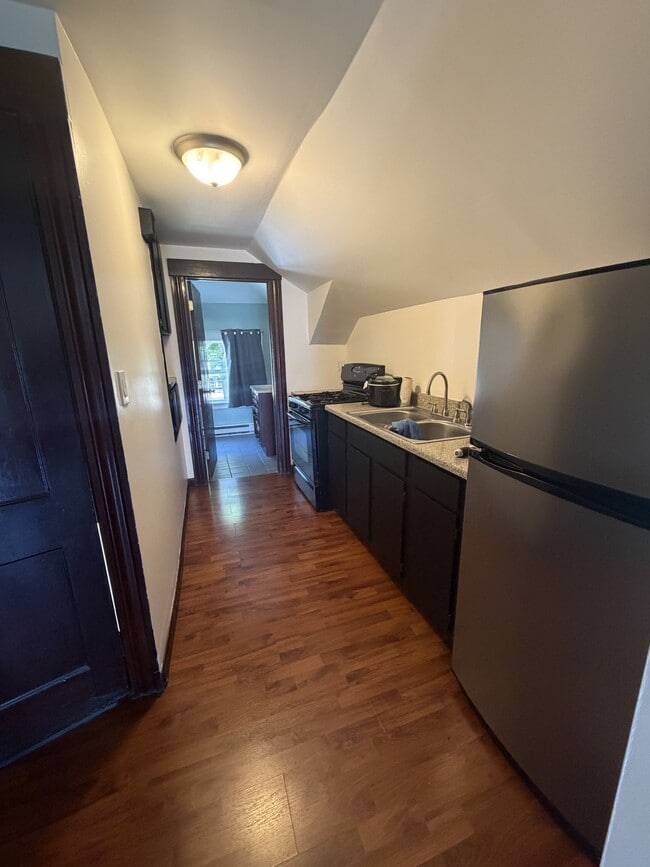 Photo - 52 Chambly Ave Unit 2
