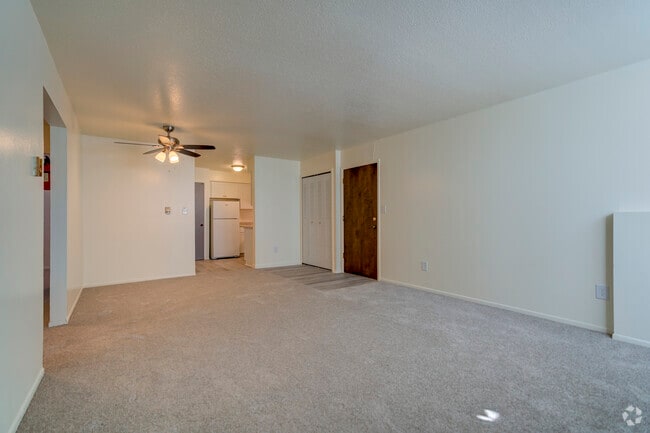 2 habitaciones, 1 baño, 778 pies cuadrados, sala de estar - LA COLONNADE APARTMENTS