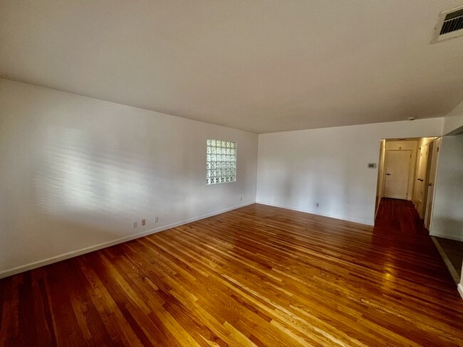 Photo - 280 Markham Ave