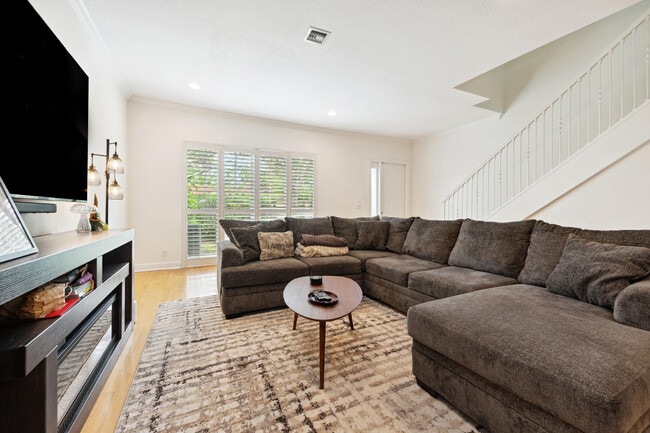 Photo - 1416 NE 4th Ct