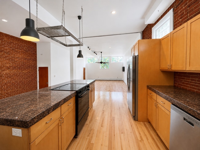 Photo - 415 W 4th Ave