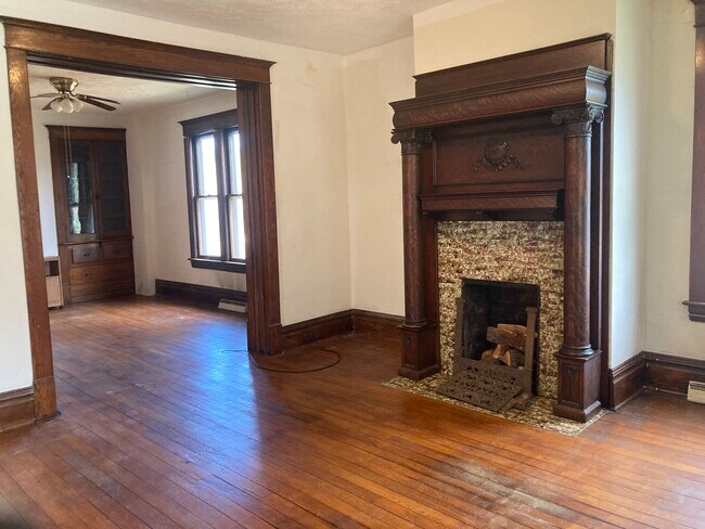 Photo - 212 Grand St