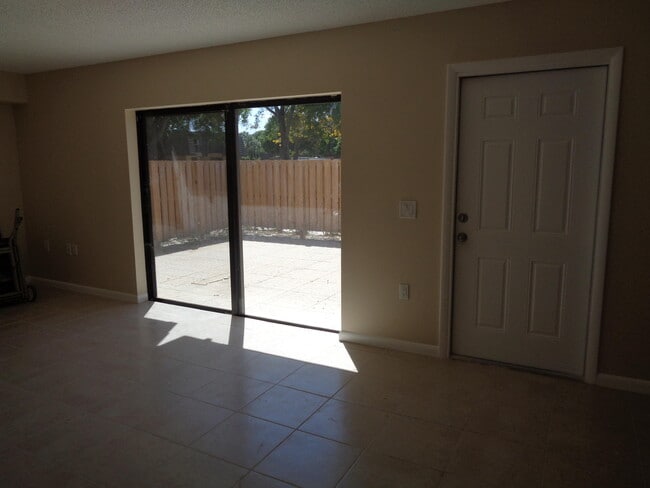 Photo - 505 5th Way