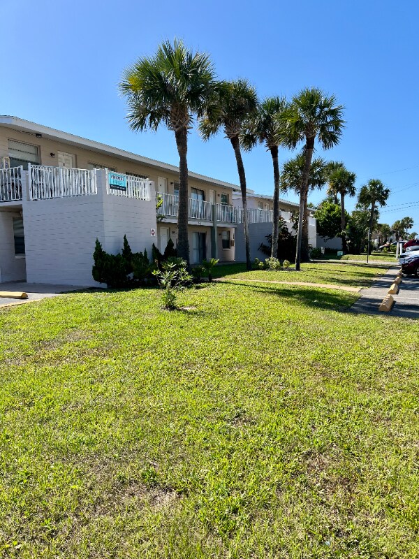 2417 N Oleander Ave Unit 1