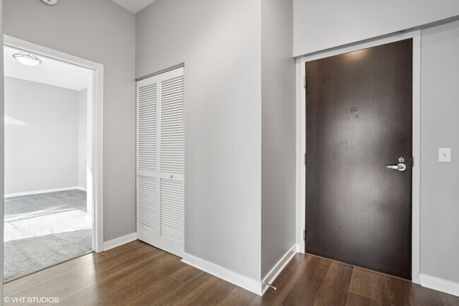 Photo - 303 W Ohio St