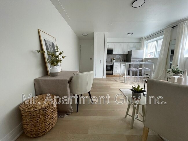 Photo - 1284 Fennell Ave E Unit Suite 10