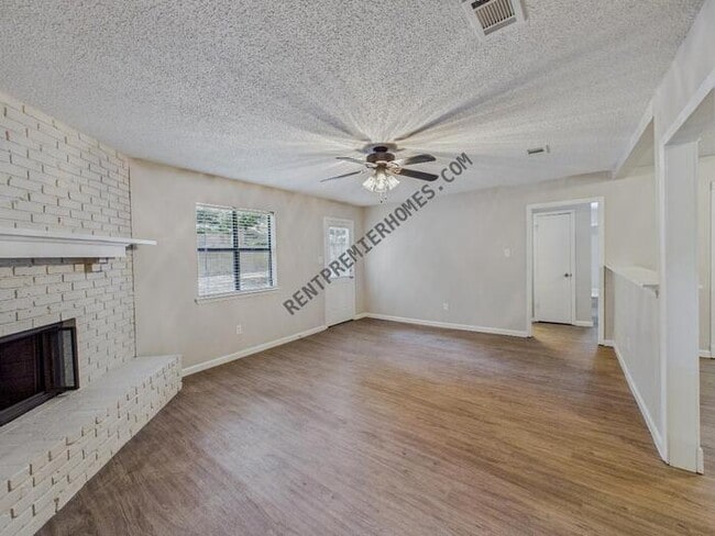 Photo - 88 Oak Forest Loop