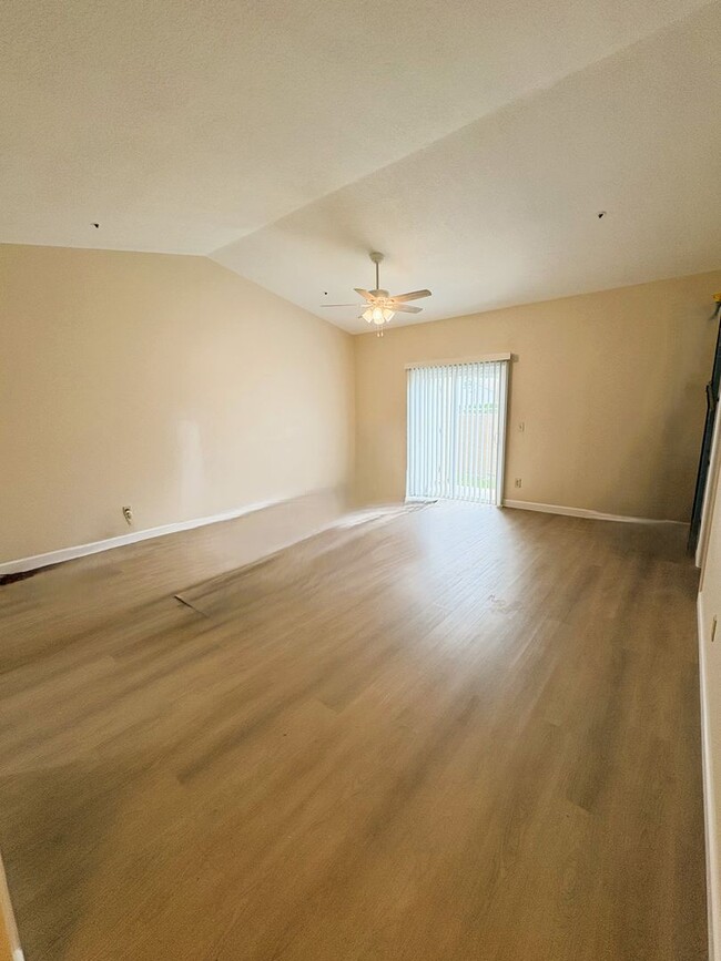 519 Carambola Ave