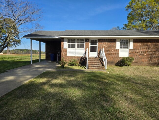 large front and backyard - 10025 N Oak St Unit 10025