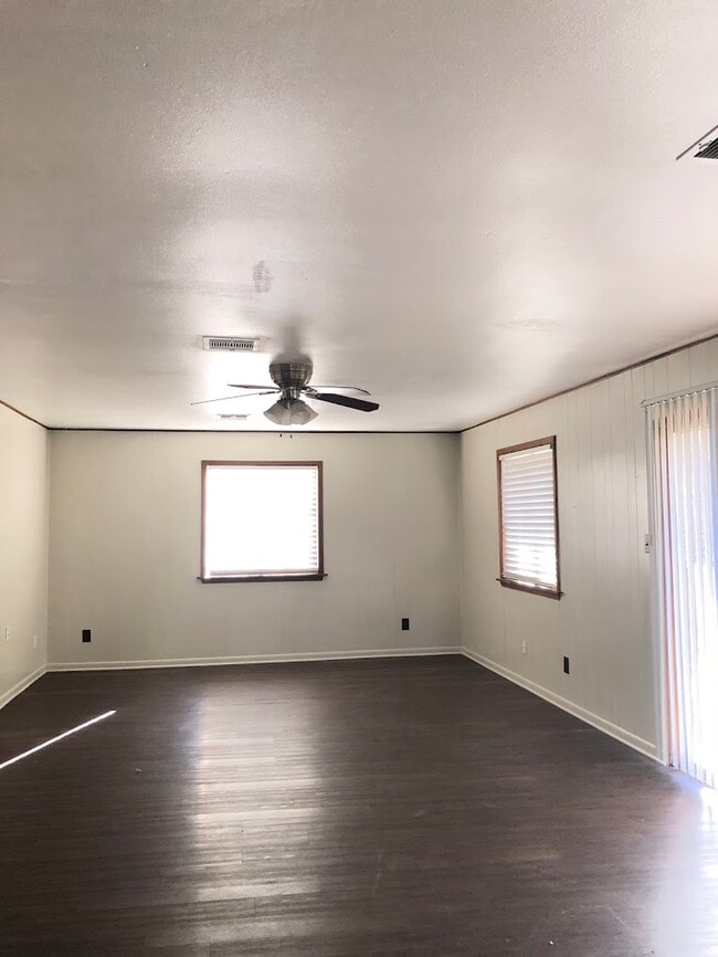 Photo - 1003 Holleman Dr