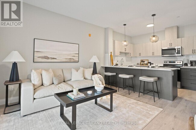 Photo - 33318 Richmond St