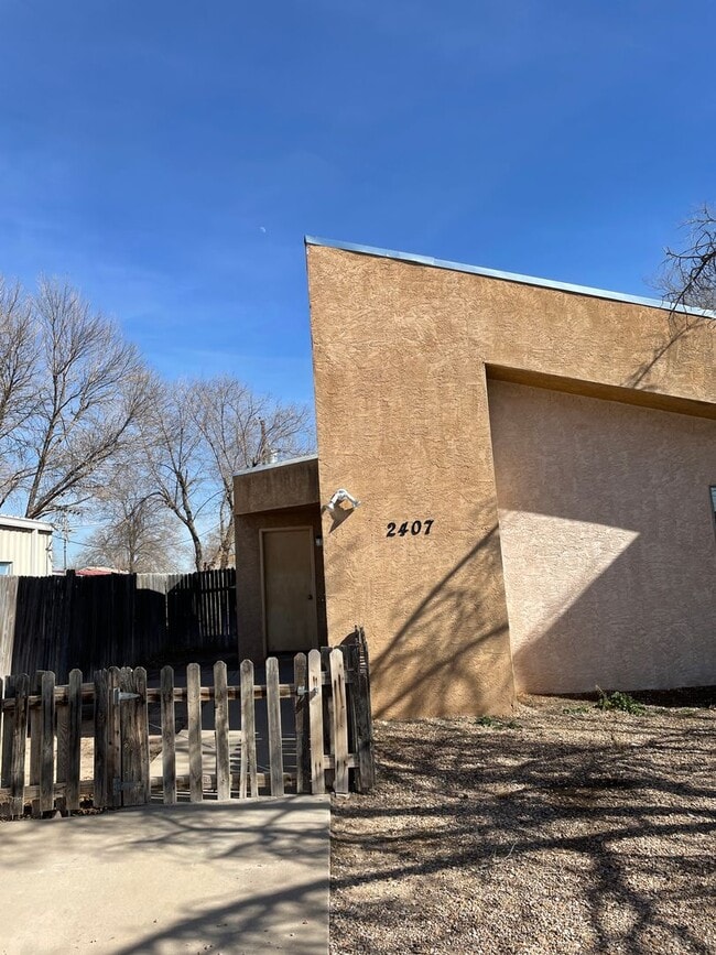 Building Photo - 2407 N Grand Ave Unit 2407-A N Grand (537) Rental