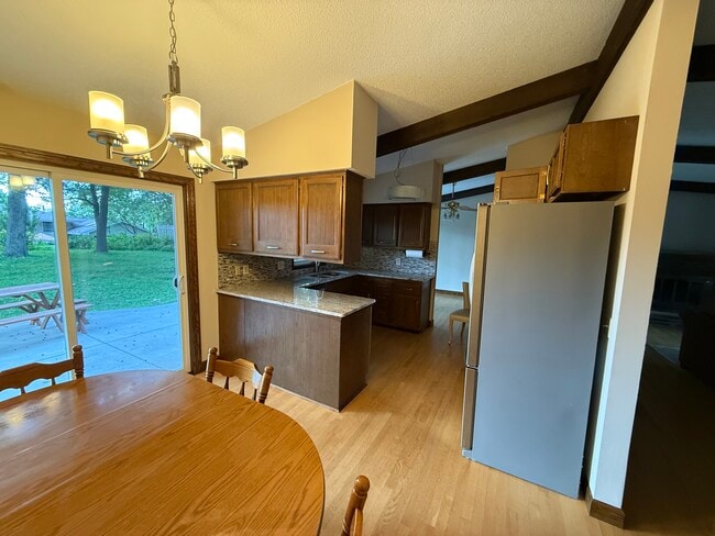 Photo - 5610 Matterhorn Dr NE