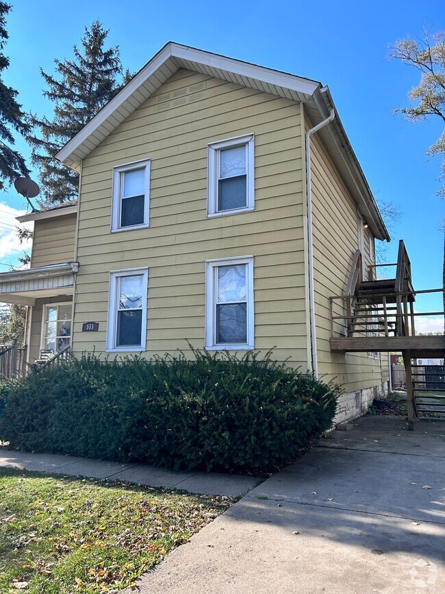 Building Photo - Elmwood-555 south Unit Upper Rental