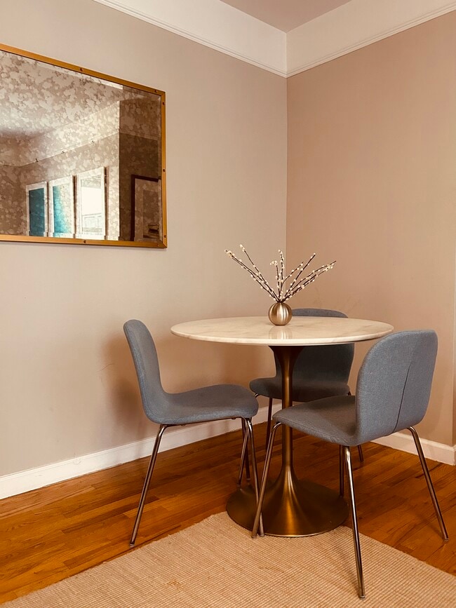 Dining table - 779 Riverside Dr Unit C24