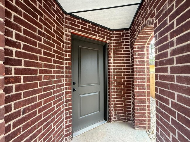 2346 NW 11th St