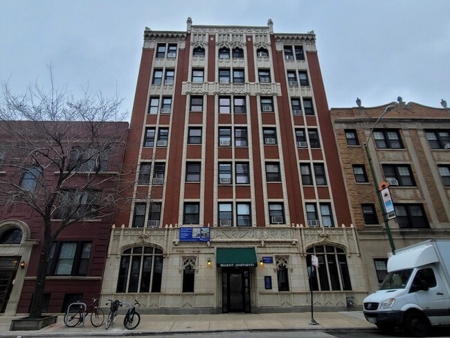 Building Photo - 545 W Belmont Ave