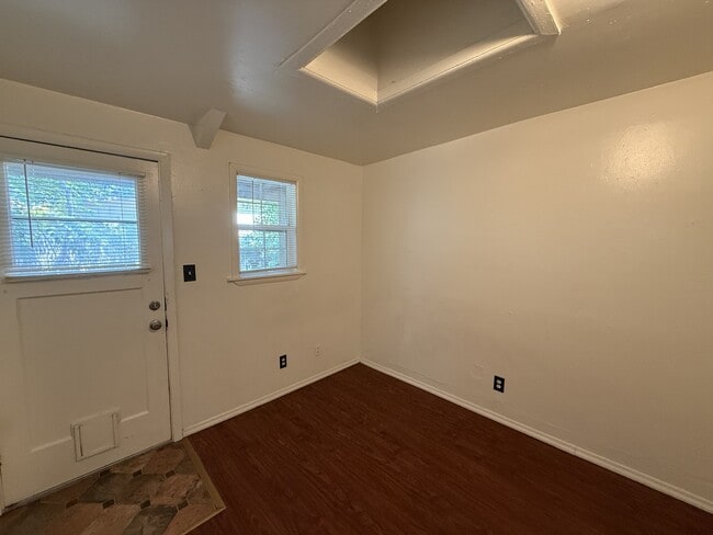 Photo - 422 W 17th St