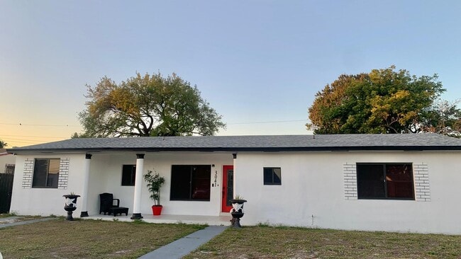 Building Photo - 3041 NW 185th Ter Rental