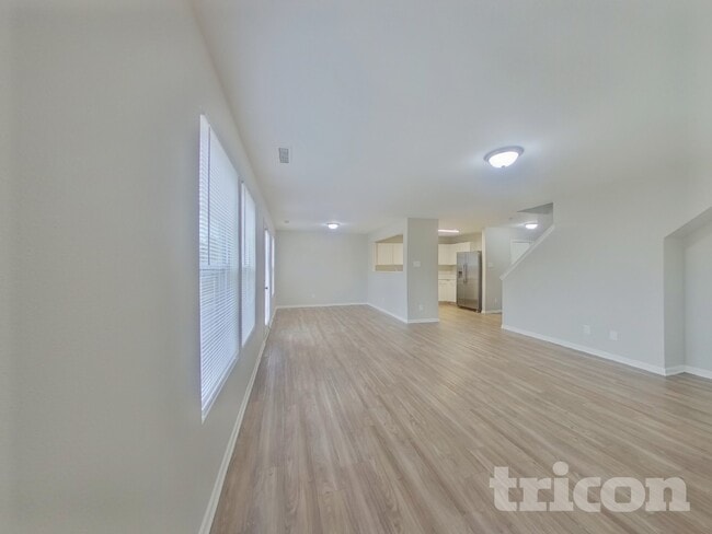 Photo - 907 Swearngan Ridge Ct