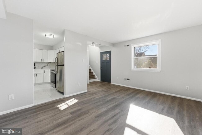 Photo - 111 Presidential Dr