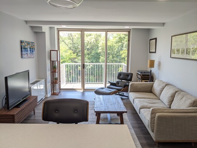 Living Area - 2500 N Van Dorn St Unit 510