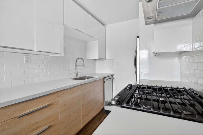 Photo - 4308 E 4th St Unit 02