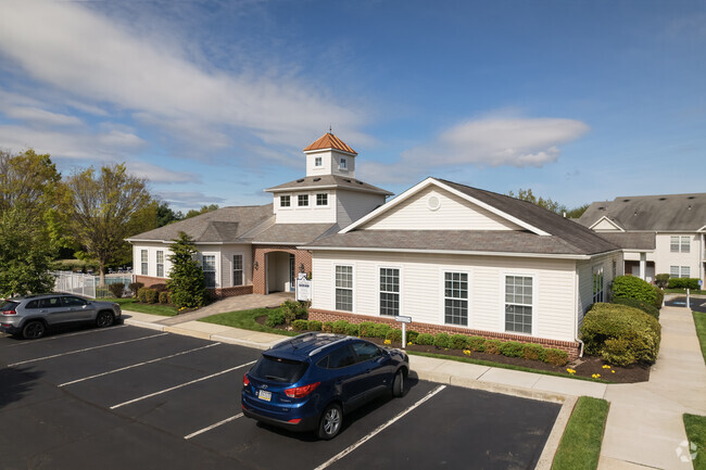 Chestnut Pointe Apartments - Chestnut Pointe Apartments