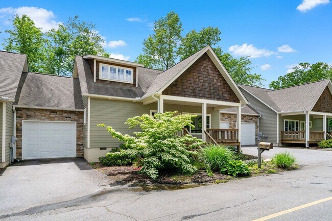 Photo - Black Mountain Townhouse Rental!