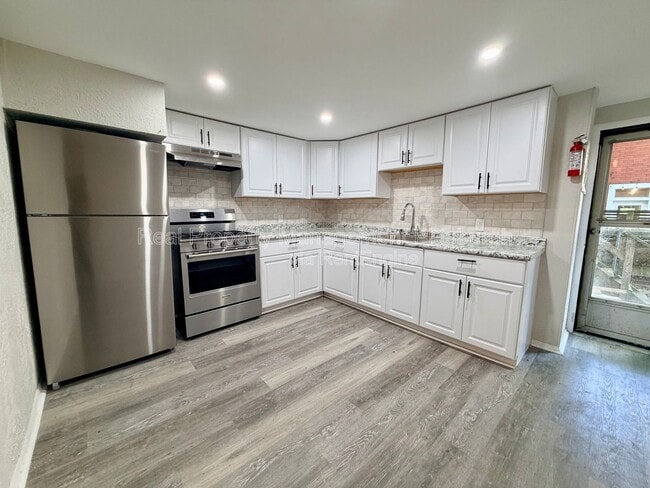 Building Photo - 5115 Keystone St Unit 1