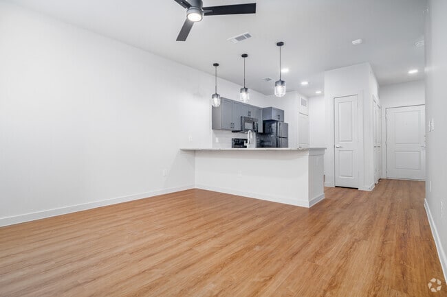 1 habitación, 1 baño, 660 pies cuadrados, sala de estar
