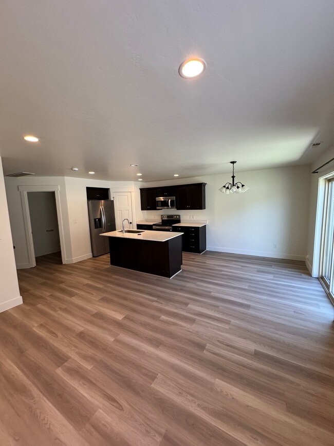 Photo - 494 340 W