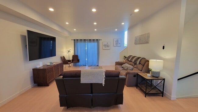 Espacio habitable en el segundo piso - 1739 S Main St
