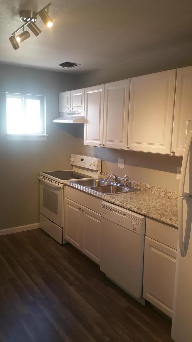 Photo - 604 Alcazar St SE Unit D