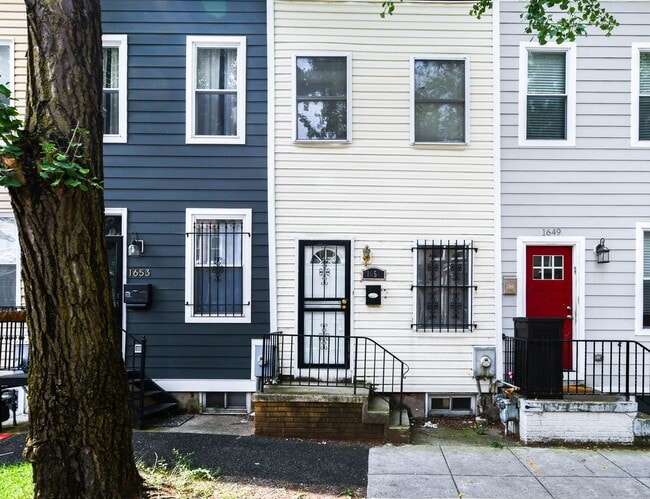 Building Photo - Beautiful 3 bedrooms 2 full bath townhome - H Street Corridor & Union Market