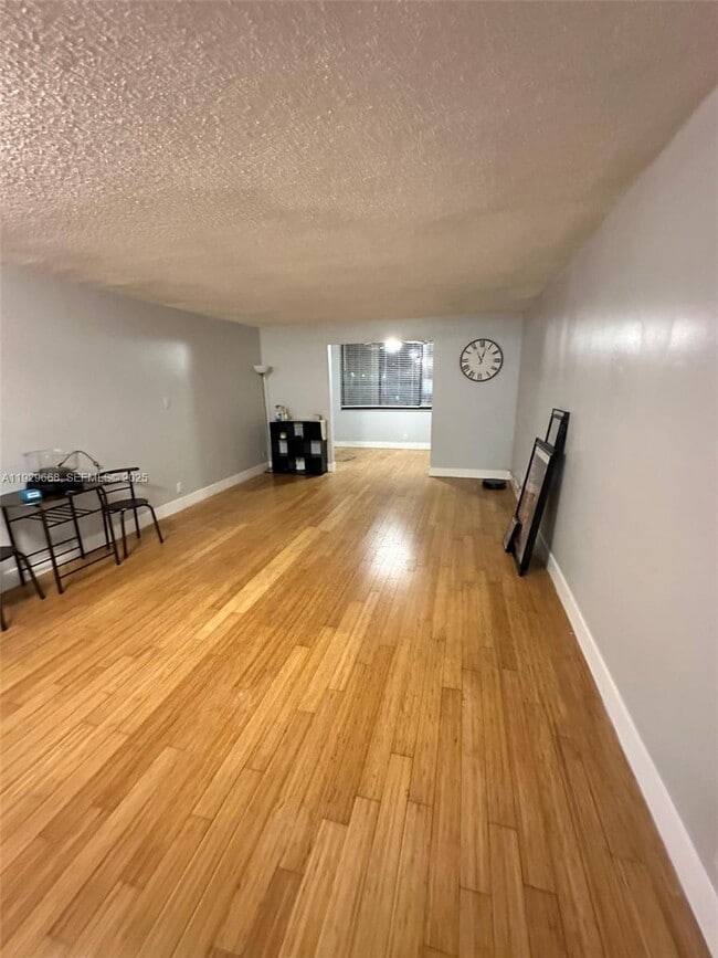 Photo - 8040 Hampton Blvd Unidad 508