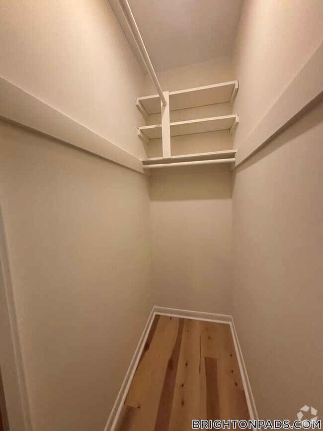 Building Photo - 2018 Commonwealth Ave Rental