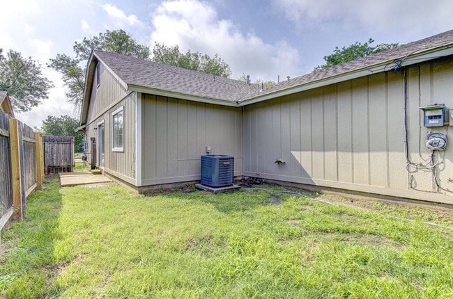 Photo - 8202 West Gate Blvd Unidad -A