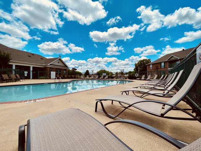 Pool - The Ridge at Meadowlake Apartments